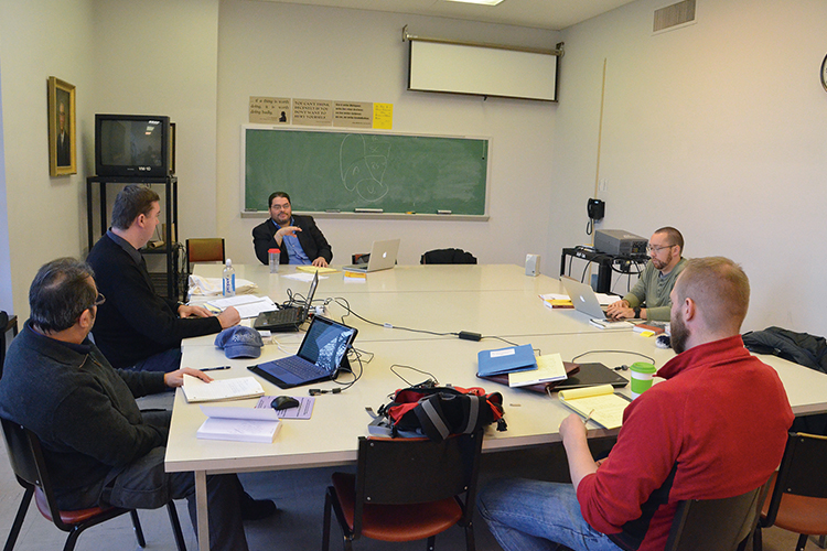 Professor Leopoldo A. Sánchez M. leads a class of Ph.D. students in 2016.